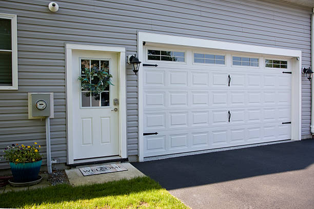 24/7 Emergency Garage Door Panel Replacement experts in Brooklyn, WI